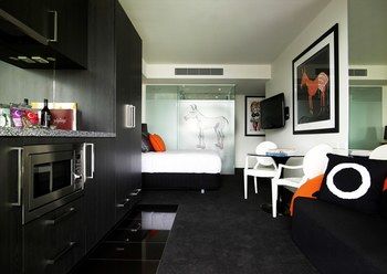 Art Series - The Cullen - Palm Beach Accommodation 7