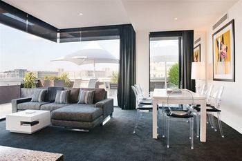 Art Series - The Cullen - Palm Beach Accommodation 16