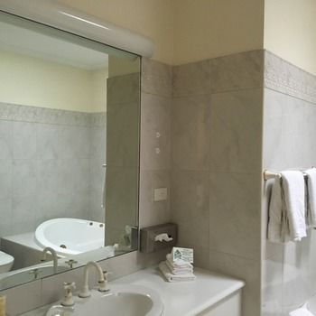 Eltham Gateway Hotel - Palm Beach Accommodation 3