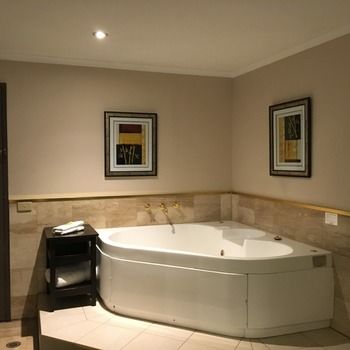 Eltham Gateway Hotel - Palm Beach Accommodation 5