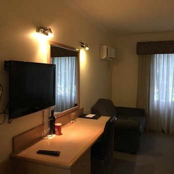 Eltham Gateway Hotel - Palm Beach Accommodation 9