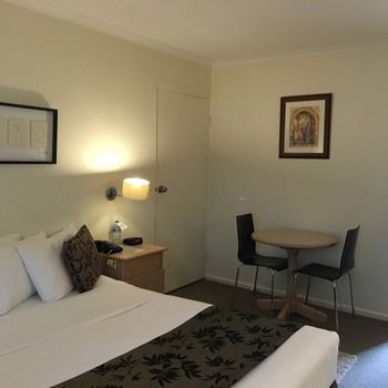 Eltham Gateway Hotel - Palm Beach Accommodation 11