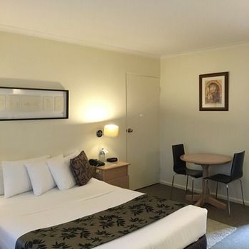 Eltham Gateway Hotel - Palm Beach Accommodation 13