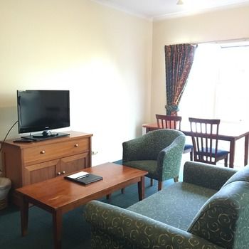 Eltham Gateway Hotel - Palm Beach Accommodation 25