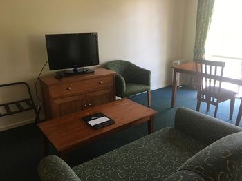 Eltham Gateway Hotel - Palm Beach Accommodation 51