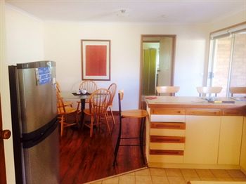 Australian Home Away @ East Doncaster Andersons Creek 1 - Palm Beach Accommodation 9
