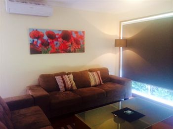 Australian Home Away @ East Doncaster Andersons Creek 1 - Palm Beach Accommodation 13