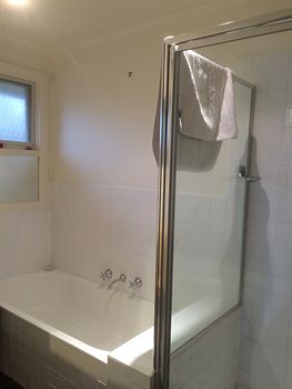 Australian Home Away Doncaster Elgar 2 - Palm Beach Accommodation 0