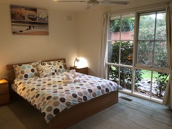 Australian Home Away Doncaster Elgar 2 - Palm Beach Accommodation 4