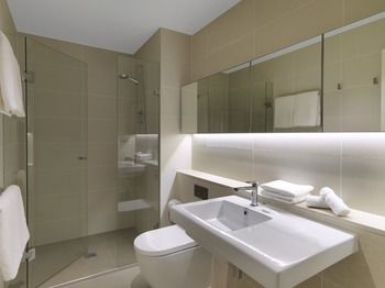 Wyndham Hotel Melbourne - Palm Beach Accommodation 0