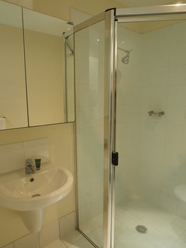 Atelier Serviced Apartments - Palm Beach Accommodation 2