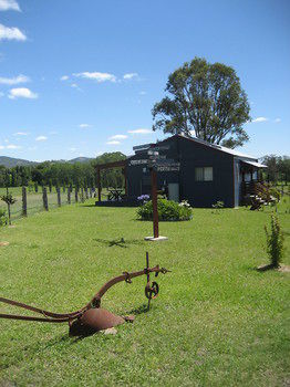 The Wattle Lodge - Palm Beach Accommodation 2