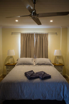 The Wattle Lodge - Palm Beach Accommodation 4