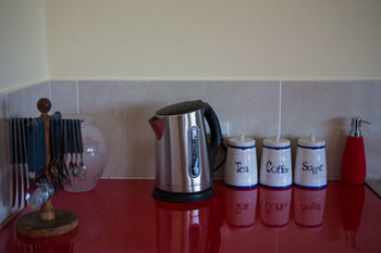 The Wattle Lodge - Palm Beach Accommodation 12