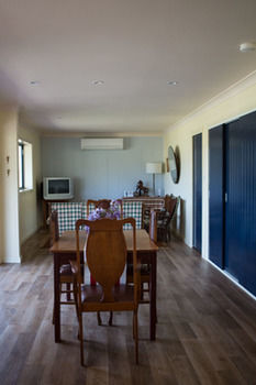 The Wattle Lodge - Palm Beach Accommodation 13