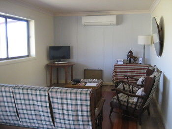 The Wattle Lodge - Palm Beach Accommodation 18
