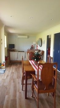 The Wattle Lodge - Palm Beach Accommodation 30