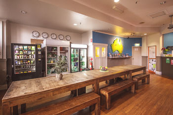 Kings Cross Backpackers - Adults Only - Palm Beach Accommodation 12