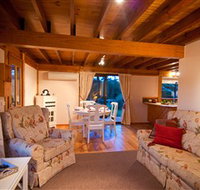 Parnella Adventure Bay - Palm Beach Accommodation