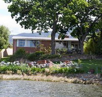 Waterside Accommodation - Derwent Hideaway - Palm Beach Accommodation