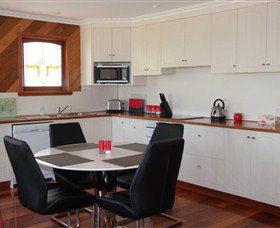 Anchlia Waterfront Cottages - Palm Beach Accommodation 2