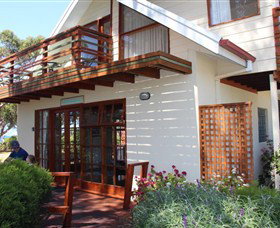 Anchlia Waterfront Cottages - Palm Beach Accommodation 1