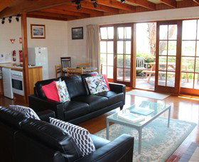 Anchlia Waterfront Cottages - Palm Beach Accommodation 5