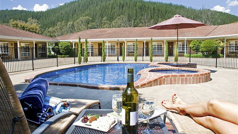 Ovens Valley Motor Inn - Palm Beach Accommodation 1