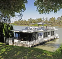 Boats and Bedzzz - The Murray Dream self-contained moored Houseboat - Palm Beach Accommodation