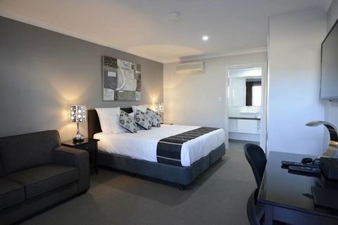 Aastro Dish Motor Inn - Palm Beach Accommodation 0