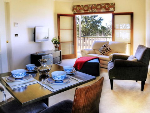 Alpine Lodges - Palm Beach Accommodation 0