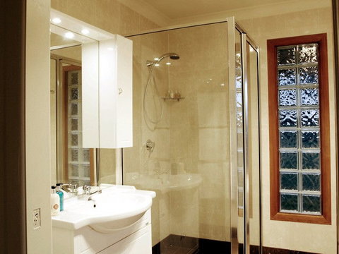 Alpine Lodges - Palm Beach Accommodation 2