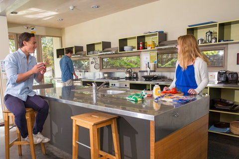 Apollo Bay Eco YHA - Palm Beach Accommodation 5