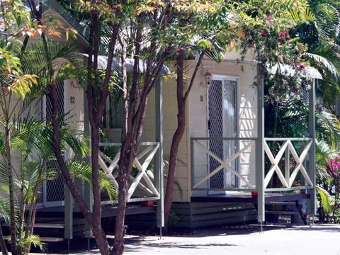 Emerald Cabin & Caravan Village - Palm Beach Accommodation 2