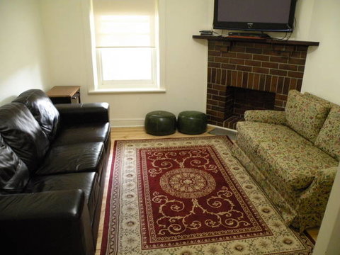 MacDonnell House (Naracoorte Cottages) - Palm Beach Accommodation 7