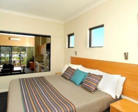 Assured Ascot Quays Apartment Hotel - Palm Beach Accommodation 1