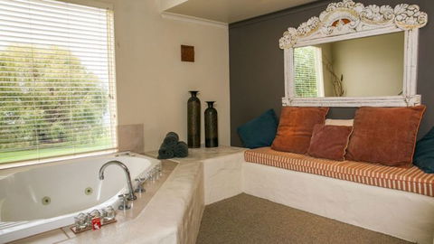 Chimes Spa Retreat - Palm Beach Accommodation 5