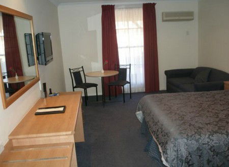 Bushmans Motor Inn - Palm Beach Accommodation 2