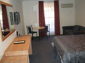 Bushmans Motor Inn - Palm Beach Accommodation 4