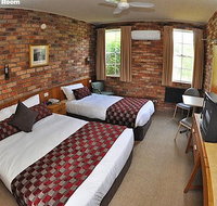 Log Cabin - Palm Beach Accommodation
