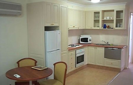 Charlotte Apartments - Palm Beach Accommodation 3