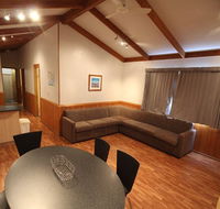 metungholidayvillas - Palm Beach Accommodation