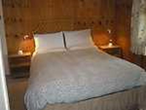 Fairview Farm Cottages - Palm Beach Accommodation 0