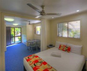 Alex Beach Cabins And Tourist Park - Palm Beach Accommodation 0