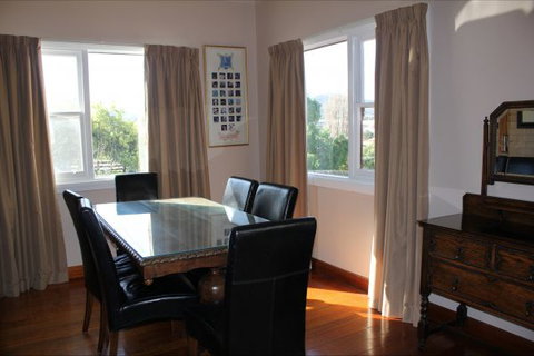 Bridge View Retreat - Palm Beach Accommodation 2