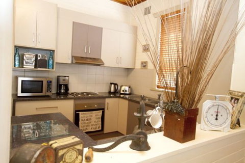 Anderl's Beach Cottage - Palm Beach Accommodation 0