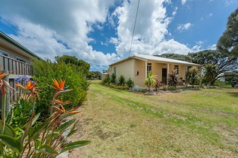 Anderl's Beach Cottage - Palm Beach Accommodation 1