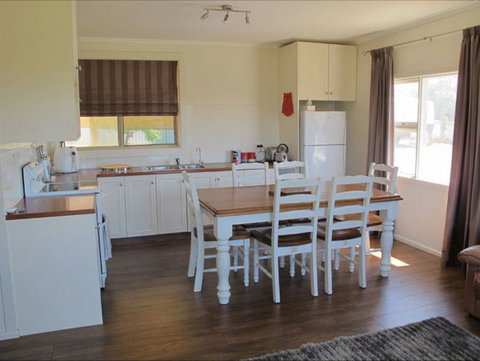 Fensom's Holiday Home - Palm Beach Accommodation 5