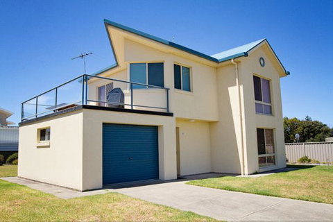 Fensom's Holiday Home - Palm Beach Accommodation 31