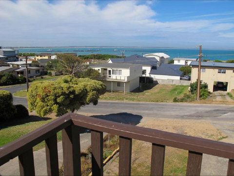 Fensom's Holiday Home - Palm Beach Accommodation 30